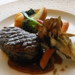 フレンチレストラン ミクニ サッポロ - 【2014年8月訪問時】3300コース：北海道産牛フィレ肉のグリエ