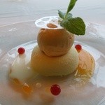 フレンチレストラン ミクニ サッポロ - 【2014年8月訪問時】3300コース：アマレットのムース