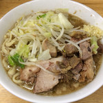 ラーメン二郎 - ラーメン 700円　麺半分・ヤサイ少なめ・ニンニク