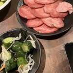 闇市 - タン塩。キムチきゅうり。