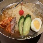 闇市 - シメに盛岡冷麺、盛岡製麺所直送。