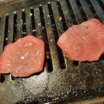 焼肉ホルモン金谷 - タンの切り落とし。めちゃ綺麗です✨