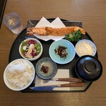 祥風苑 花の里 - 注文①：特大海老フライ御膳---1,800円 《天然シータイガー使用》 大海原で育った最大クラスの天然シータイガー●＾o＾● 濃厚で旨みも最大の皇帝の海老です＼(^o^)／ 実際に食べてみて伊勢海老そのものでしたよ(ﾟ∀ﾟ) 頭の部分もカラッと揚げています！