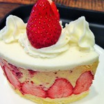 カフェ・ ダ・ コテ・ ベルグの4月 - アントルメグラッセ（ストロベリーショートケーキ）