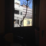 Takase - 窓の右奥に巣鴨信用金庫本店が見えます