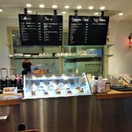 カフェ・ ダ・ コテ・ ベルグの4月 - 店内