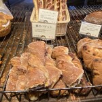 ポンレヴェック - コレ、迷ったんだよね…
      買わへんかったけど…