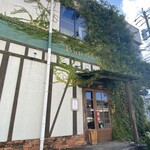 ポンレヴェック - 玄関付近②