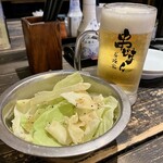 串じまん - お通しの「塩ダレキャベツ」は200円也。税込。