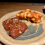 和牛とタン 焼肉 とみ - ホルモン二種