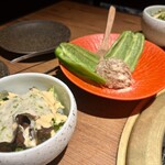 和牛とタン 焼肉 とみ - 和牛肉ピーマン・自家製とみちゃんサラダ