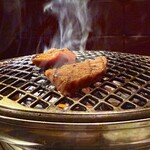 焼肉 富や - 煙が旨さを物語る