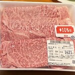 オーケー - 料理写真:■和牛黒毛 A5 肩ロースうすぎり（100g当たり￥559）￥1,621＊▲10%：本当はリブロース狙いだったが、サシの入り方も良く、やわらかく、脂ののりも上々。肩でも十分満足できる。家で調理するのは手間だが、外食ならかなり高価。