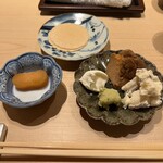 すが弥 - 甘く炊いたあん肝　マスカルポーネ　トリュフチーズ、カラスミ