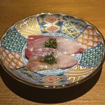 創作鉄板 粉者東京 - 鰤のニラ醤油掛け
