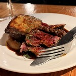 名駅WINE明智商店 - 牛肉とフォアグラのロッシーニ