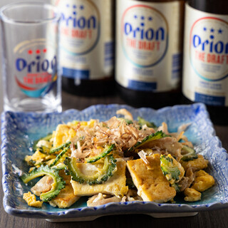 請品嚐我們的招牌菜，如「唐揚げ」和「苦瓜炒蛋」等精緻美味的一品！