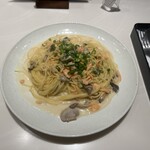 パスタモーレ 京都駅店 - 【24. スモークサーモンときのこの西京味噌クリーム】¥1,815