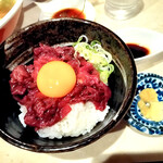 馬刺しユッケミニ丼