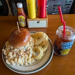 マーベリック - マカロニ&チーズバーガーとコカコーラゼロ