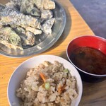 浜英水産 - 牡蠣飯に牡蠣味噌汁と牡蠣尽くし