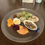 バルバルキッチンアメリ - せんべろセット：スモークサーモン、栗渋皮煮etc.