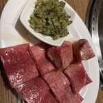 東陽町 大衆焼肉 暴飲暴食 - タン盛り合わせ（タンした、タンなか、タンもと）