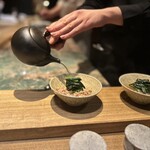 特選髙坂鶏 克つ鳥 - 焼きニラ鶏そぼろお茶づけ