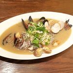 Manaita no Ue no Sakana Chiba Ten - ブダイと魚介の日本酒蒸し1