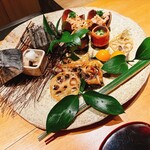 御料理 ふじ田 - いわしのかんろに
      すけこたいたもの
      とんぶり とろろ きゅうり 長芋
      たちうお まいたけ はさみ焼き
      れんこん煎餅 きんかん
      