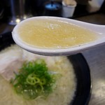 Ichiyouken - 黒豚の背脂が入ってますがくどくなくスッキリして美味しいスープです