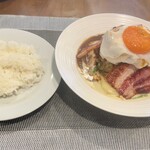 The Roll - 料理写真:ロールキャベツセット1650円
ライス・オリジナルソース・ベーコン・たまご