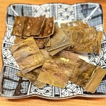 大衆割烹 魚吟 - 蟹味噌松前焼きの昆布はカットしてもらって食べられます