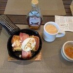 nakameguro SLOW TABLE - スキレットでサーブされ、コンソメカップスープ、コーヒーと！