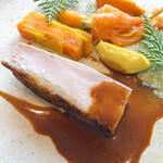 SMAAK - ホロホロ鳥のロースト、人参とアラビックソース