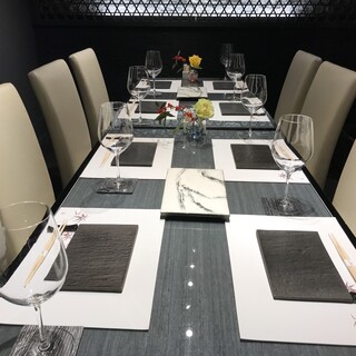 2～8名様までご利用可能な個室席