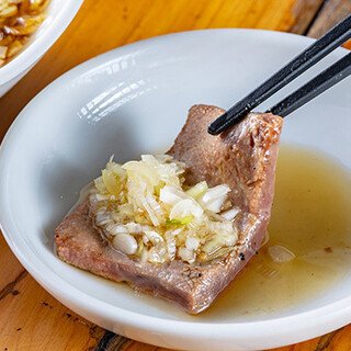 まずはコレ！人気の「レバテキ」「白センマイ」の注文はお早めに