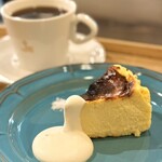 いこい珈琲 - ・いこいブレンド珈琲 495円/税込
・バスクチーズケーキ 660円/税込