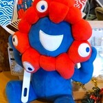 京氷菓 つらら - レジ横に飾ってあった『ミャクミャク』のぬいぐるみ～!!( ^o^)ﾉ