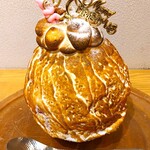 京氷菓 つらら - 氷を絡めて食べると、メレンゲは、焦げた香りを感じるが、表面はパリッとしていて、中はふわっふわ〜の軽い食感で甘～い!! それに酸味のあるラズベリーシロップが絡んで、甘酸っぱさを感じる～!!( ^o^)ﾉ