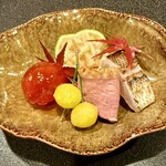 味享 - 2 かます　赤い卵黄　銀杏　温泉卵　柿と大根ときゅうり胡麻酢和え