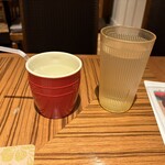 モクオラ ディキシーダイナー - べび連れだったのでストロー付きのお水をくれました