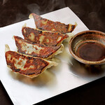 錦わらい - 料理写真:京都ぽーくのBIG餃子（4個）