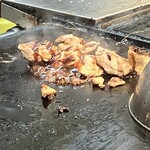 いか玉屋プラスアルファー - 鶏の照り焼きかな？