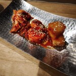 焼肉酒場 スミヨシベース - キムチ盛り合わせ (白菜、長芋、カクテキ)