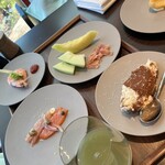 Crossroads Kitchen - 