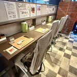 らーめん飛鶏魚 - 手前カウンター席