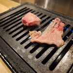 焼肉酒場 スミヨシベース - 厚切り、薄切り、タン元食べ比べ