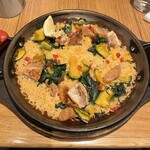La Pesquera MARISQUERIA - グリルチキンとかぼちゃ、チョリソーのパエージャ