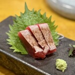 炉ノ鳥 - 本鮪のお刺身　炭であぶって、本鮪の炭炙り